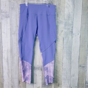 Calia By Carrie Underwood Size Medium “Stay The Path” w/Outside Vertical Pocket